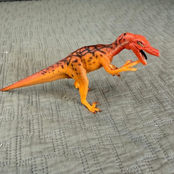 Velociraptor 2002 Safari Ltd The Carnegie Collection Dinosaur Toy Action Figure - Picture 1 of 6